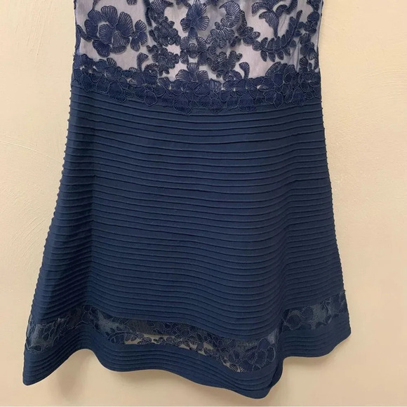 Tadashi Shoji Arniston Dress in Navy Blue Size 10 - Picture 3 of 12